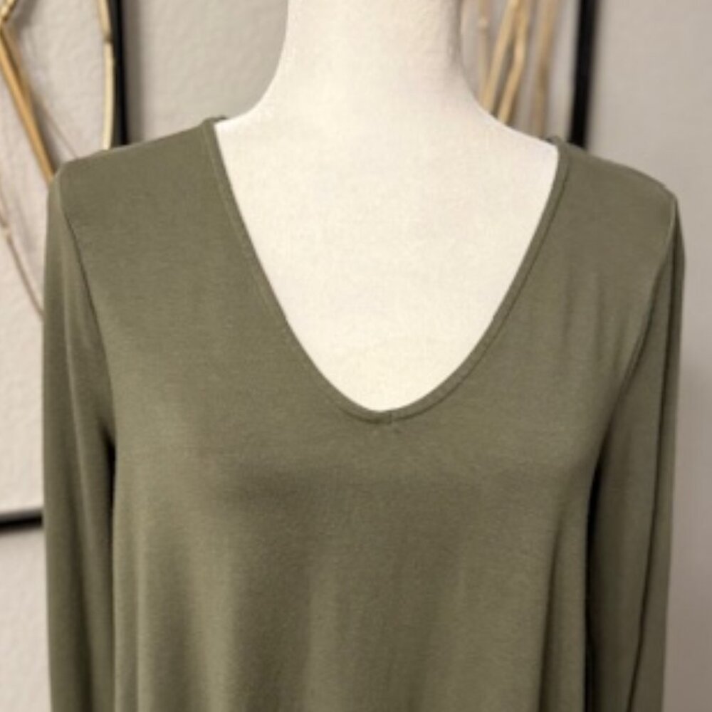 LOU & GREY V-neck Buttery Soft Top - Picture 3 of 14